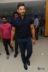 Army People Watching Naa Peru Surya Naa illu India Movie Photos